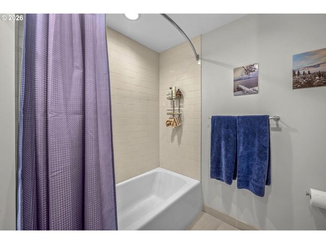 2351 Nw WESTOVER Rd 608, Portland, OR 97210