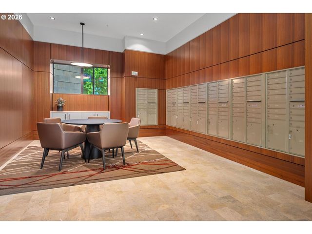 2351 Nw WESTOVER Rd 608, Portland, OR 97210