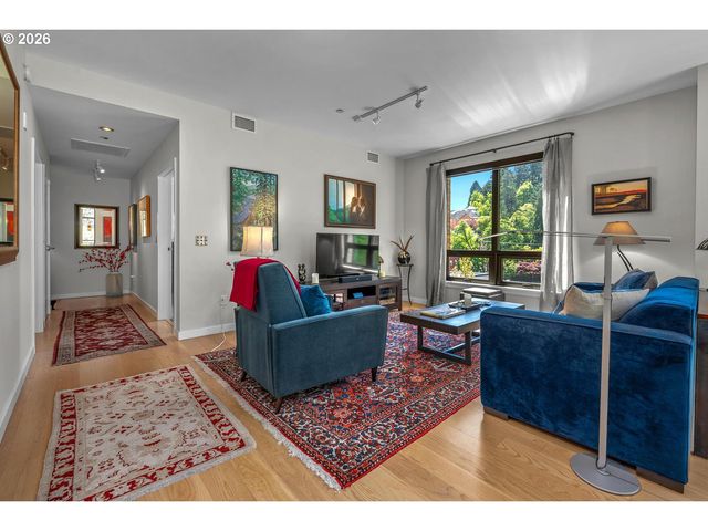 2351 Nw WESTOVER Rd 608, Portland, OR 97210