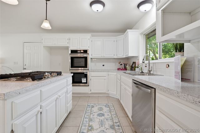 8111 E 124th Street S, Bixby, OK 74008