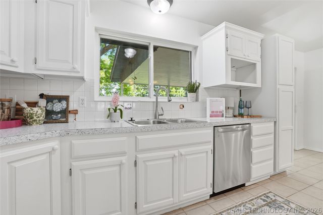 8111 E 124th Street S, Bixby, OK 74008
