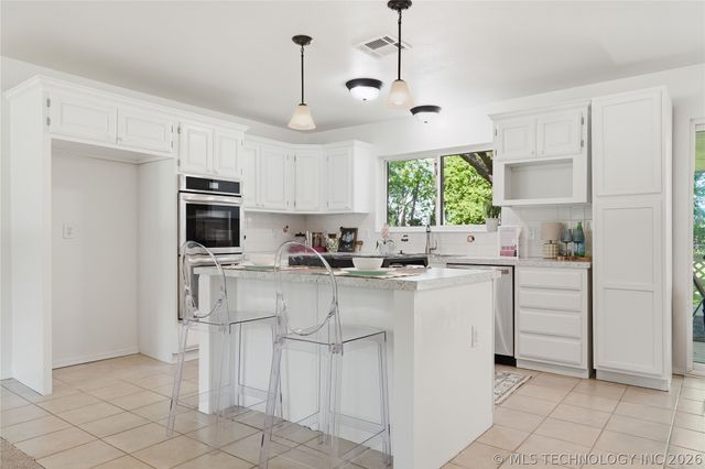 8111 E 124th Street S, Bixby, OK 74008