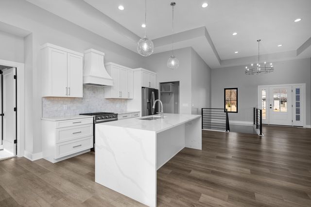 316 Linda Lane, Riverdale, IA 52722