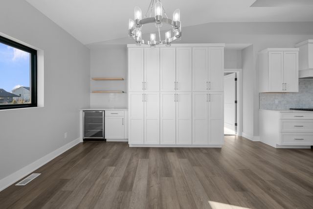 316 Linda Lane, Riverdale, IA 52722