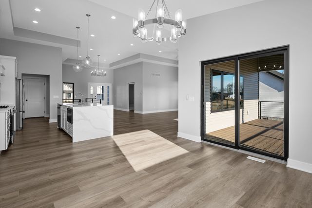 316 Linda Lane, Riverdale, IA 52722