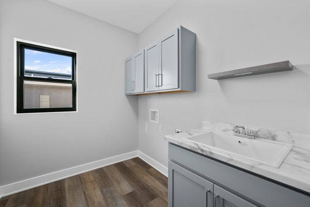 316 Linda Lane, Riverdale, IA 52722