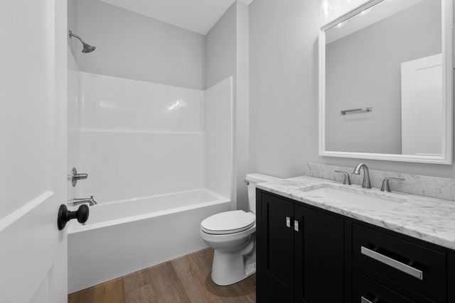 316 Linda Lane, Riverdale, IA 52722