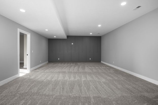 316 Linda Lane, Riverdale, IA 52722