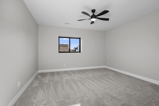 316 Linda Lane, Riverdale, IA 52722