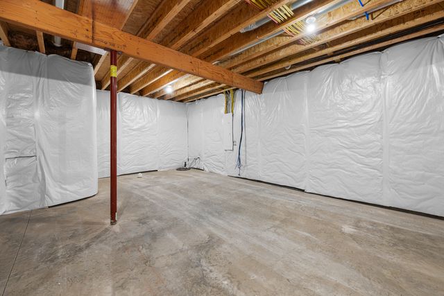 316 Linda Lane, Riverdale, IA 52722