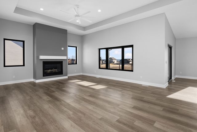 316 Linda Lane, Riverdale, IA 52722