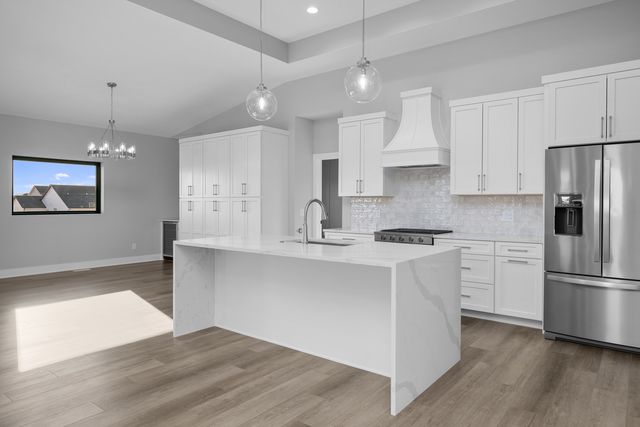 316 Linda Lane, Riverdale, IA 52722