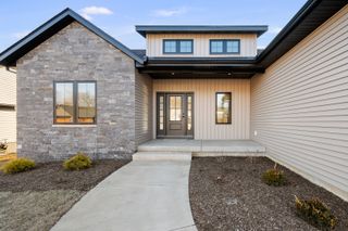 316 Linda Lane, Riverdale, IA 52722