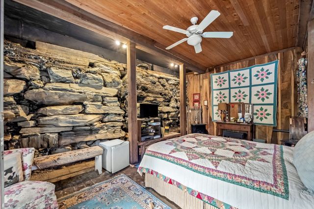 1195 SHIPMAN CREEK ROAD, Wartrace, TN 37183