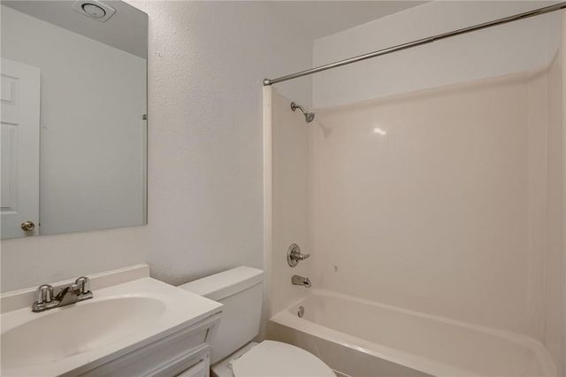905 Chisholm CV, Round Rock, TX 78681