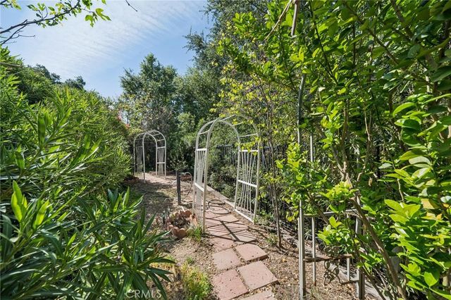 23428 Oakrun Lane, Newhall, CA 91321