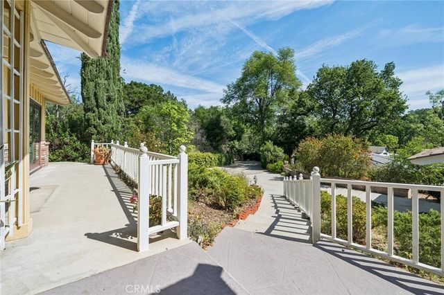 23428 Oakrun Lane, Newhall, CA 91321