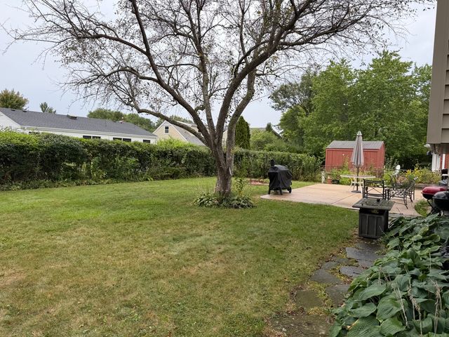 1622 S Surrey Ridge Drive, Arlington Heights, IL 60005