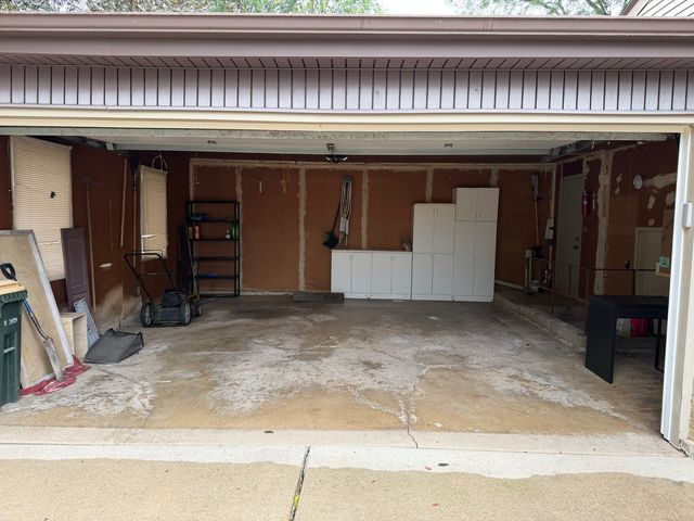 1622 S Surrey Ridge Drive, Arlington Heights, IL 60005