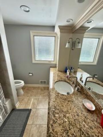 1622 S Surrey Ridge Drive, Arlington Heights, IL 60005