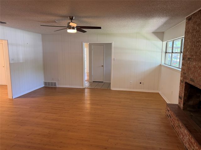 504 Austin Drive, Mineral Wells, TX 76067