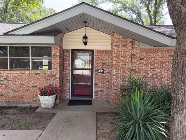 504 Austin Drive, Mineral Wells, TX 76067