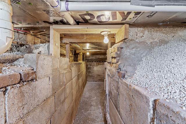 2435 W Calhoun Street, Springfield, MO 65802