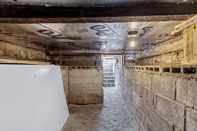 2435 W Calhoun Street, Springfield, MO 65802