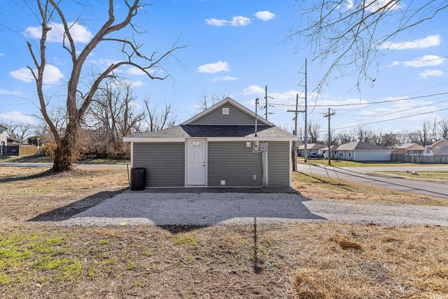 2435 W Calhoun Street, Springfield, MO 65802