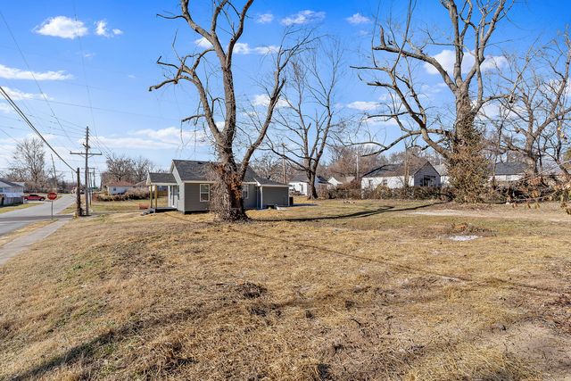 2435 W Calhoun Street, Springfield, MO 65802