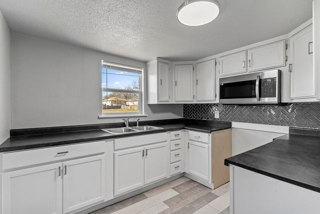 2435 W Calhoun Street, Springfield, MO 65802