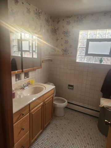 8151 S Commercial Avenue, Chicago, IL 60617