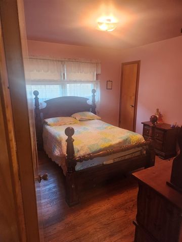 8151 S Commercial Avenue, Chicago, IL 60617