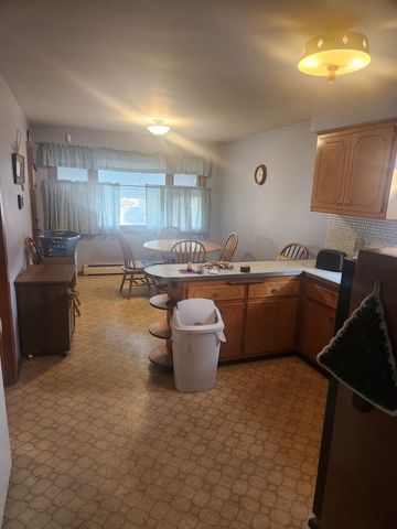 8151 S Commercial Avenue, Chicago, IL 60617