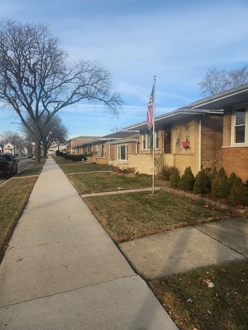 8151 S Commercial Avenue, Chicago, IL 60617