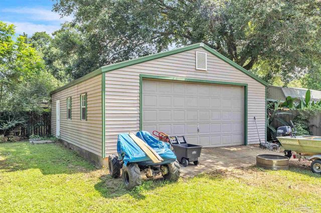 4068 Scottsdale Ave, Pace, FL 32571