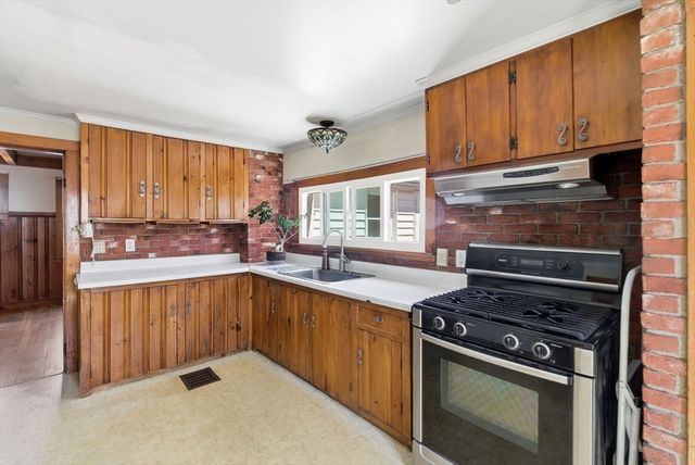 215 Pearl St, Reading, MA 01867