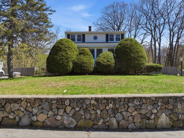 215 Pearl St, Reading, MA 01867