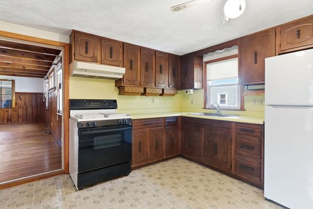 215 Pearl St, Reading, MA 01867
