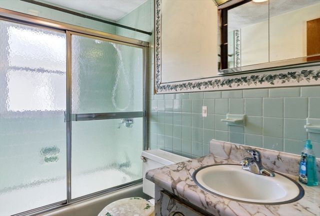 215 Pearl St, Reading, MA 01867