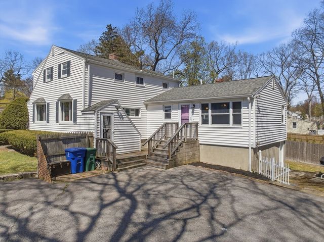 215 Pearl St, Reading, MA 01867