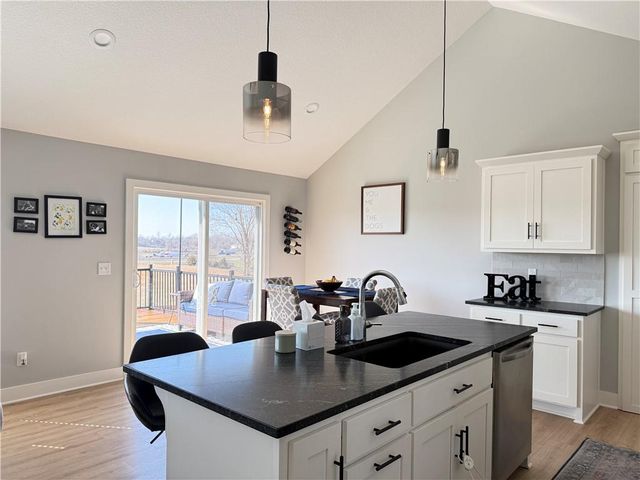 1205 NW 3rd Street, Oak Grove, MO 64075