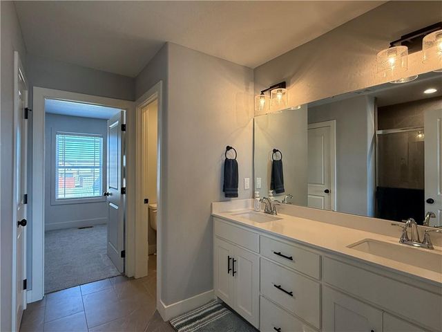 1205 NW 3rd Street, Oak Grove, MO 64075