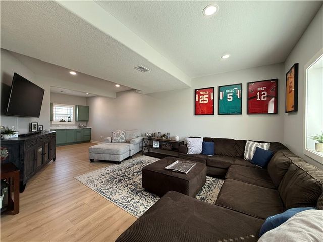 1205 NW 3rd Street, Oak Grove, MO 64075