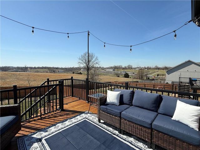 1205 NW 3rd Street, Oak Grove, MO 64075