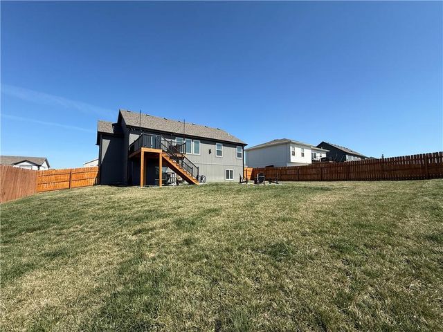 1205 NW 3rd Street, Oak Grove, MO 64075