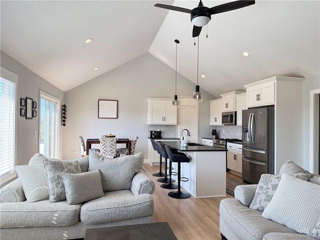 1205 NW 3rd Street, Oak Grove, MO 64075