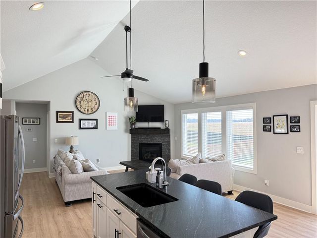 1205 NW 3rd Street, Oak Grove, MO 64075