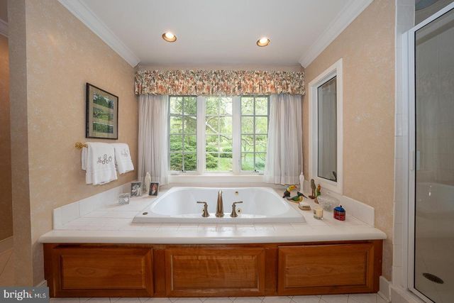 1227 DENBIGH LN, Wayne, PA 19087