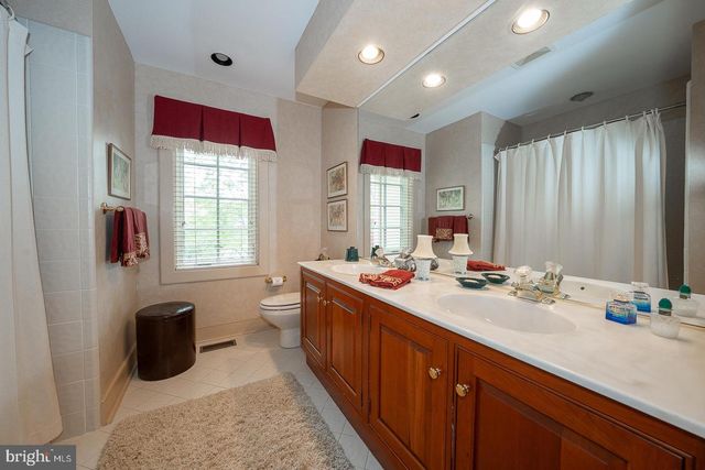 1227 DENBIGH LN, Wayne, PA 19087